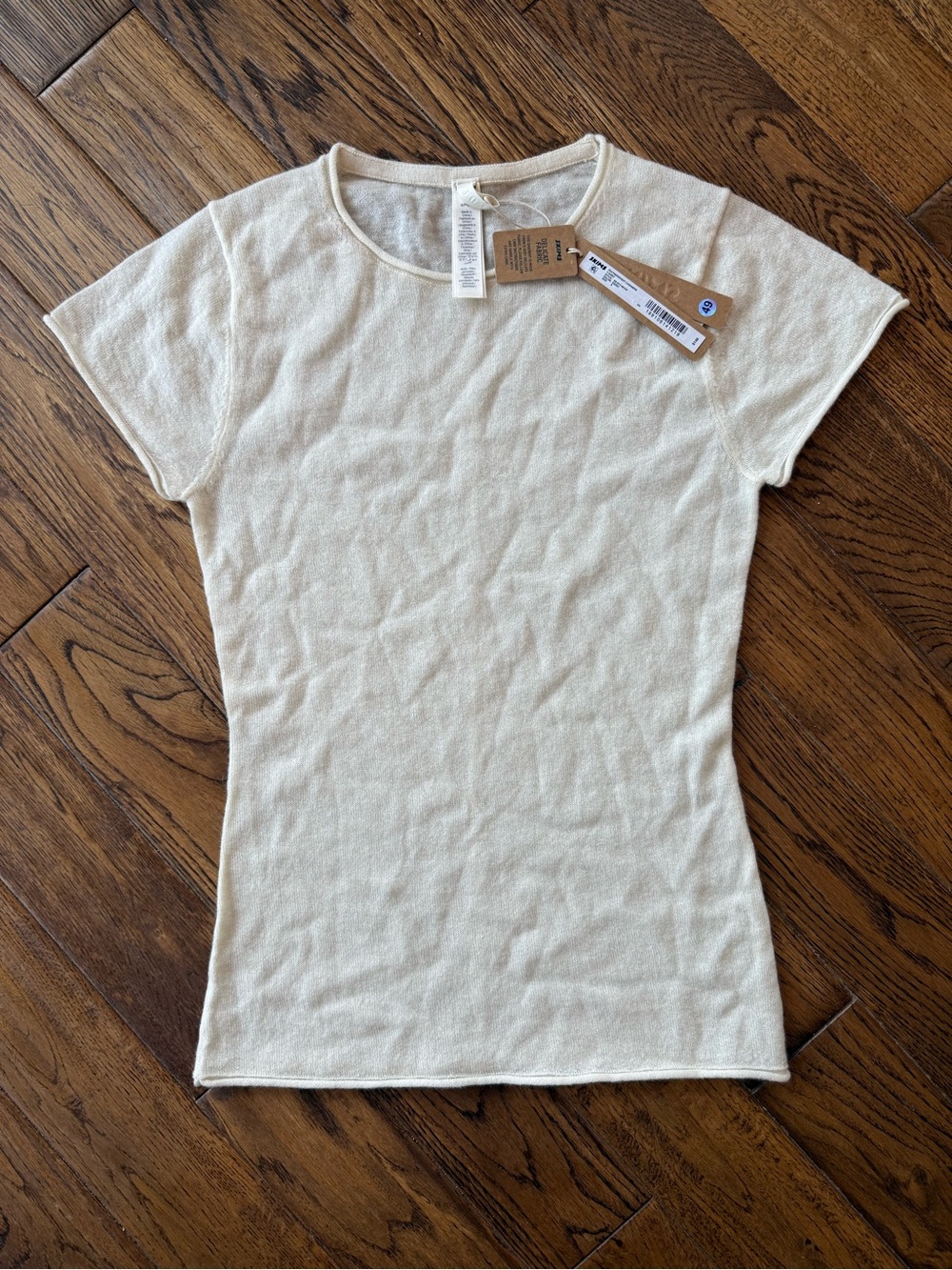 NWT SKIMS Featherweight Cashmere T-shirt Ecru S $206 CAD